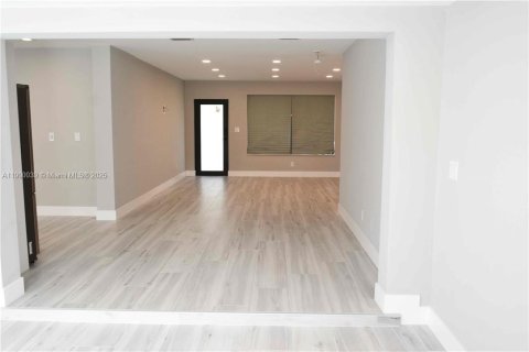 Casa en alquiler en Hollywood, Florida, 3 dormitorios, 140.47 m2 № 1951943 - foto 3