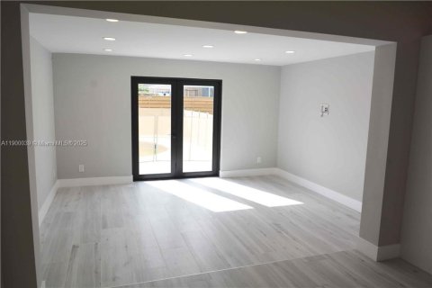 Casa en alquiler en Hollywood, Florida, 3 dormitorios, 140.47 m2 № 1951943 - foto 4