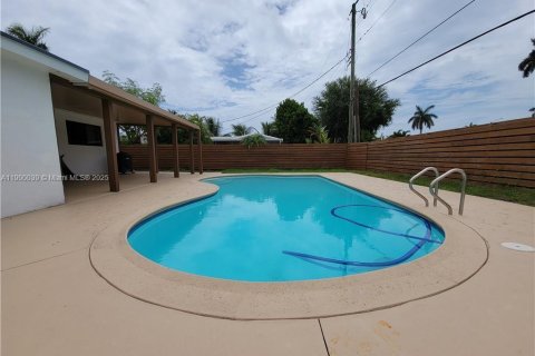 Casa en alquiler en Hollywood, Florida, 3 dormitorios, 140.47 m2 № 1951943 - foto 18