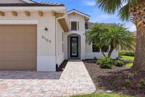 Villa ou maison à vendre à Bradenton, Floride: 3 chambres, 215.16 m2 № 2322821 - photo 2