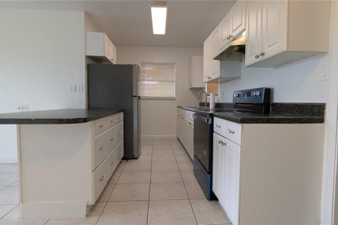 House in Port Charlotte, Florida 2 bedrooms, 92.34 sq.m. № 2197987 - photo 13