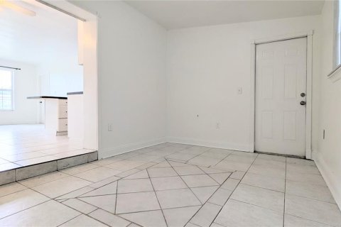 House in Port Charlotte, Florida 2 bedrooms, 92.34 sq.m. № 2197987 - photo 20