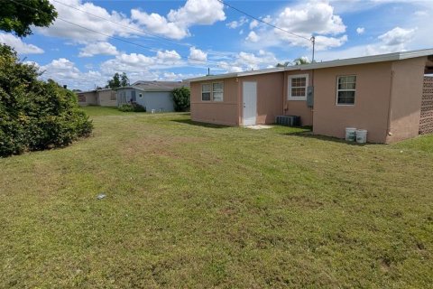 House in Port Charlotte, Florida 2 bedrooms, 92.34 sq.m. № 2197987 - photo 7