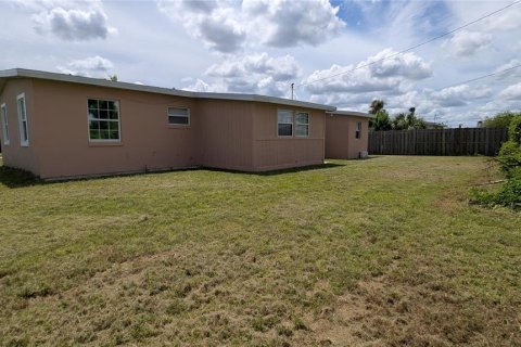 House in Port Charlotte, Florida 2 bedrooms, 92.34 sq.m. № 2197987 - photo 6