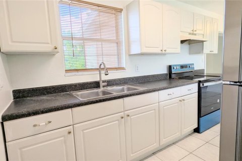 House in Port Charlotte, Florida 2 bedrooms, 92.34 sq.m. № 2197987 - photo 16