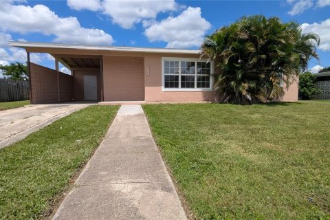 House in Port Charlotte, Florida 2 bedrooms, 92.34 sq.m. № 2197987