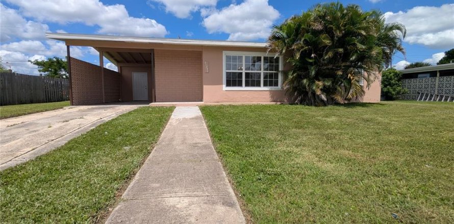 House in Port Charlotte, Florida 2 bedrooms, 92.34 sq.m. № 2197987