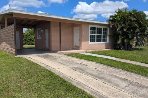 House in Port Charlotte, Florida 2 bedrooms, 92.34 sq.m. № 2197987 - photo 2