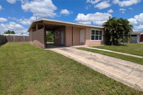 House in Port Charlotte, Florida 2 bedrooms, 92.34 sq.m. № 2197987 - photo 3