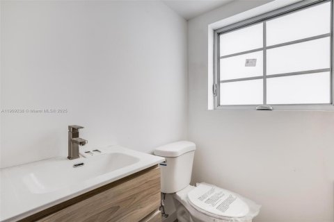 Снять в аренду виллу или дом в Майами, Флорида 2 спальни, 55.56м2, № 1964974 - фото 10