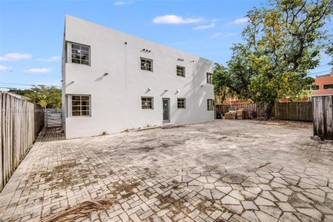 Снять в аренду виллу или дом в Майами, Флорида 2 спальни, 55.56м2, № 1964974 - фото 14