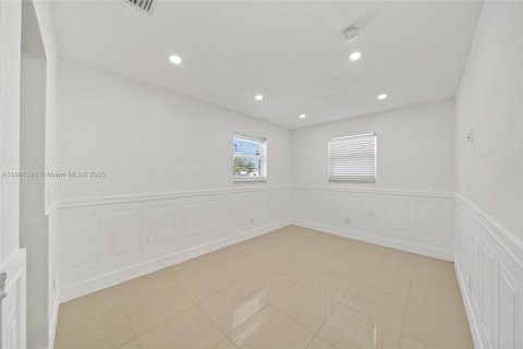 Снять в аренду виллу или дом в Флорида-Сити, Флорида 4 спальни, 120.03м2, № 1956758 - фото 9