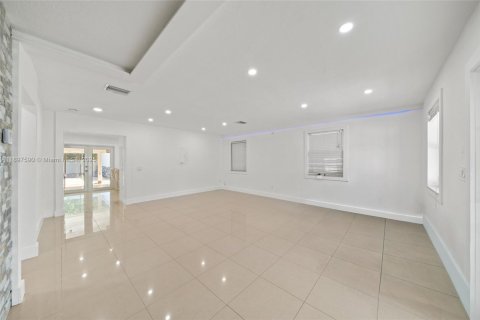 Снять в аренду виллу или дом в Флорида-Сити, Флорида 4 спальни, 120.03м2, № 1956758 - фото 7