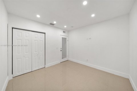 Снять в аренду виллу или дом в Флорида-Сити, Флорида 4 спальни, 120.03м2, № 1956758 - фото 13