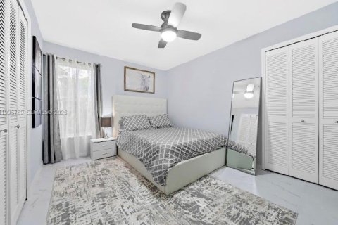 House in Wellington, Florida 4 bedrooms, 159.05 sq.m. № 2059929 - photo 21