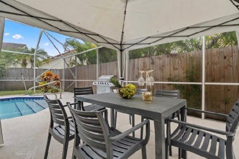 House in Wellington, Florida 4 bedrooms, 159.05 sq.m. № 2059929 - photo 4