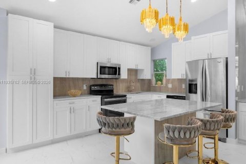 House in Wellington, Florida 4 bedrooms, 159.05 sq.m. № 2059929 - photo 10