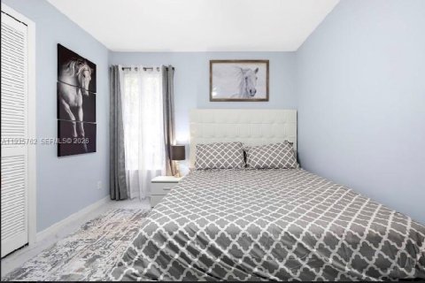 House in Wellington, Florida 4 bedrooms, 159.05 sq.m. № 2059929 - photo 22