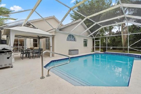 House in Wellington, Florida 4 bedrooms, 159.05 sq.m. № 2059929 - photo 2