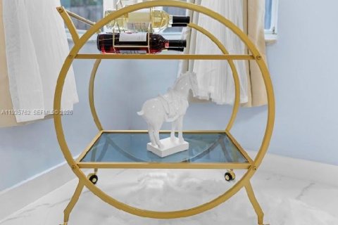 House in Wellington, Florida 4 bedrooms, 159.05 sq.m. № 2059929 - photo 13