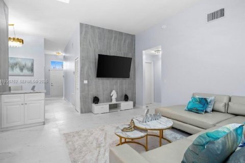 House in Wellington, Florida 4 bedrooms, 159.05 sq.m. № 2059929 - photo 7