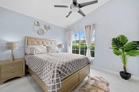 House in Wellington, Florida 4 bedrooms, 159.05 sq.m. № 2059929 - photo 30