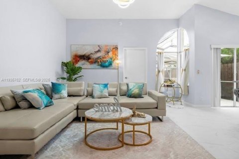 House in Wellington, Florida 4 bedrooms, 159.05 sq.m. № 2059929 - photo 5