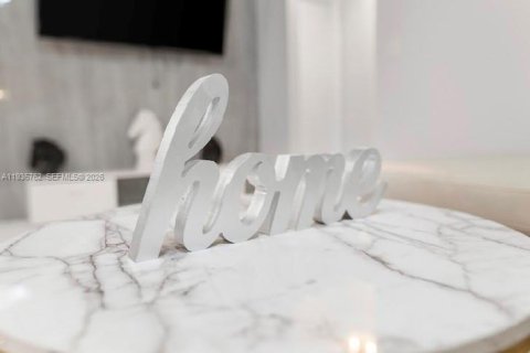 House in Wellington, Florida 4 bedrooms, 159.05 sq.m. № 2059929 - photo 29