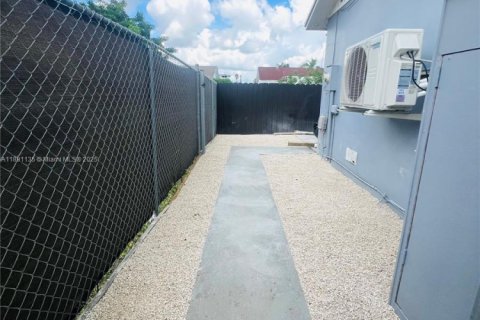 Снять в аренду коммерческую недвижимость в Хомстед, Флорида 1 спальня, 123.93м2, № 1944528 - фото 4