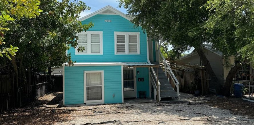 Propiedad comercial en Saint Petersburg, Florida 3 dormitorios, 106.47 m2 № 2123566