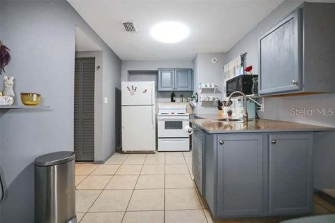 Propiedad comercial en venta en Saint Petersburg, Florida, 3 dormitorios, 106.47 m2 № 2123566 - foto 2