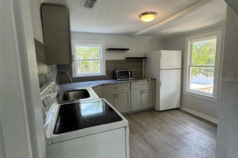 Propiedad comercial en venta en Saint Petersburg, Florida, 3 dormitorios, 106.47 m2 № 2123566 - foto 15
