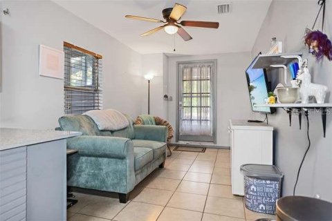 Propiedad comercial en venta en Saint Petersburg, Florida, 3 dormitorios, 106.47 m2 № 2123566 - foto 9
