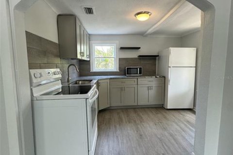 Propiedad comercial en venta en Saint Petersburg, Florida, 3 dormitorios, 106.47 m2 № 2123566 - foto 21