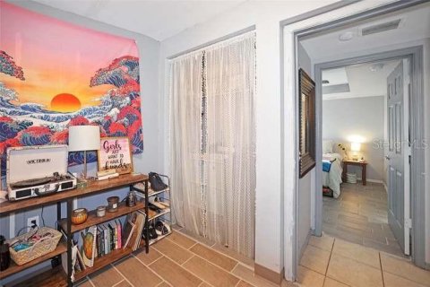 Propiedad comercial en venta en Saint Petersburg, Florida, 3 dormitorios, 106.47 m2 № 2123566 - foto 10