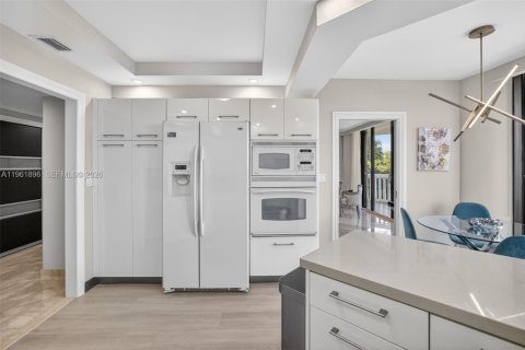 Condo in Aventura, Florida, 3 bedrooms № 2026276 - photo 12