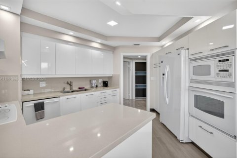 Condo in Aventura, Florida, 3 bedrooms № 2026276 - photo 16