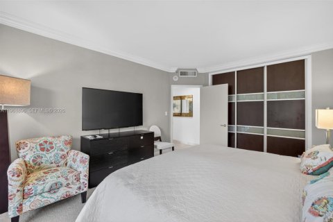 Condo in Aventura, Florida, 3 bedrooms № 2026276 - photo 26