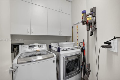 Condo in Aventura, Florida, 3 bedrooms № 2026276 - photo 18