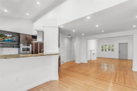 Villa ou maison à vendre à Miami, Floride: 4 chambres, 170.38 m2 № 2266091 - photo 8