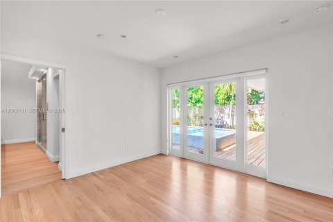Villa ou maison à vendre à Miami, Floride: 4 chambres, 170.38 m2 № 2266091 - photo 6