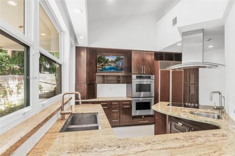 Villa ou maison à vendre à Miami, Floride: 4 chambres, 170.38 m2 № 2266091 - photo 9
