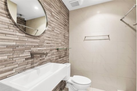 Villa ou maison à vendre à Miami, Floride: 4 chambres, 170.38 m2 № 2266091 - photo 18