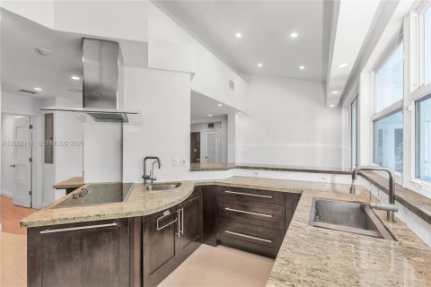 Villa ou maison à vendre à Miami, Floride: 4 chambres, 170.38 m2 № 2266091 - photo 11