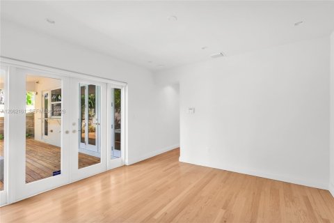 Villa ou maison à vendre à Miami, Floride: 4 chambres, 170.38 m2 № 2266091 - photo 5