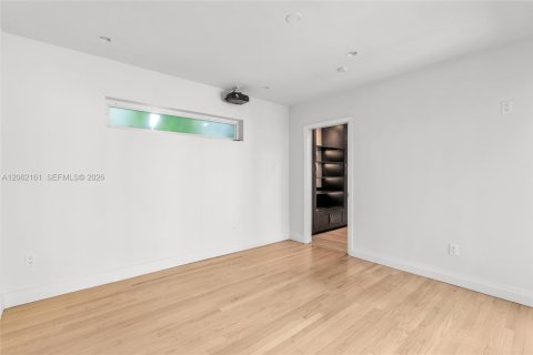 Villa ou maison à vendre à Miami, Floride: 4 chambres, 170.38 m2 № 2266091 - photo 25