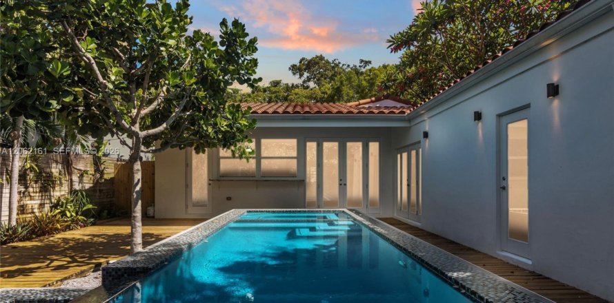 Villa ou maison à Miami, Floride 4 chambres, 170.38 m2 № 2266091