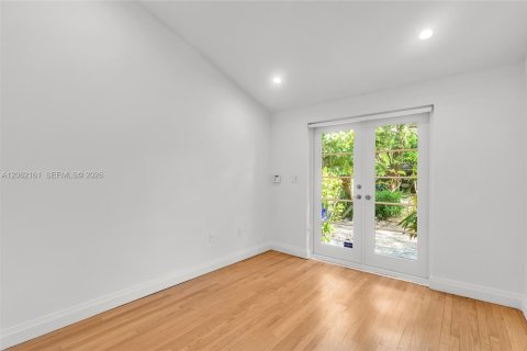 Villa ou maison à vendre à Miami, Floride: 4 chambres, 170.38 m2 № 2266091 - photo 16