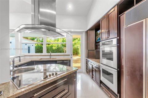 Villa ou maison à vendre à Miami, Floride: 4 chambres, 170.38 m2 № 2266091 - photo 10