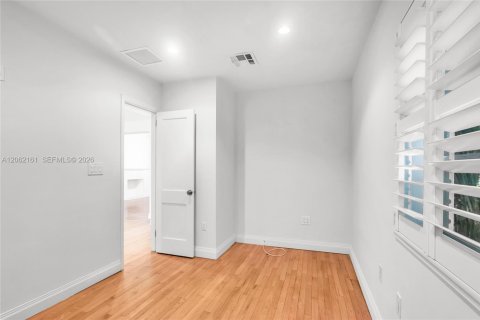 Villa ou maison à vendre à Miami, Floride: 4 chambres, 170.38 m2 № 2266091 - photo 20